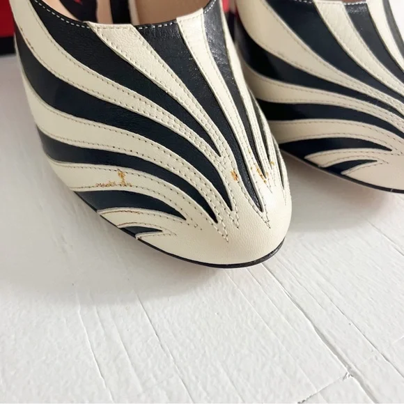 Gucci Runway Lesley Zebra Stripe Mary Jane Pumps Size 6.5 Two Tone Black Ivory